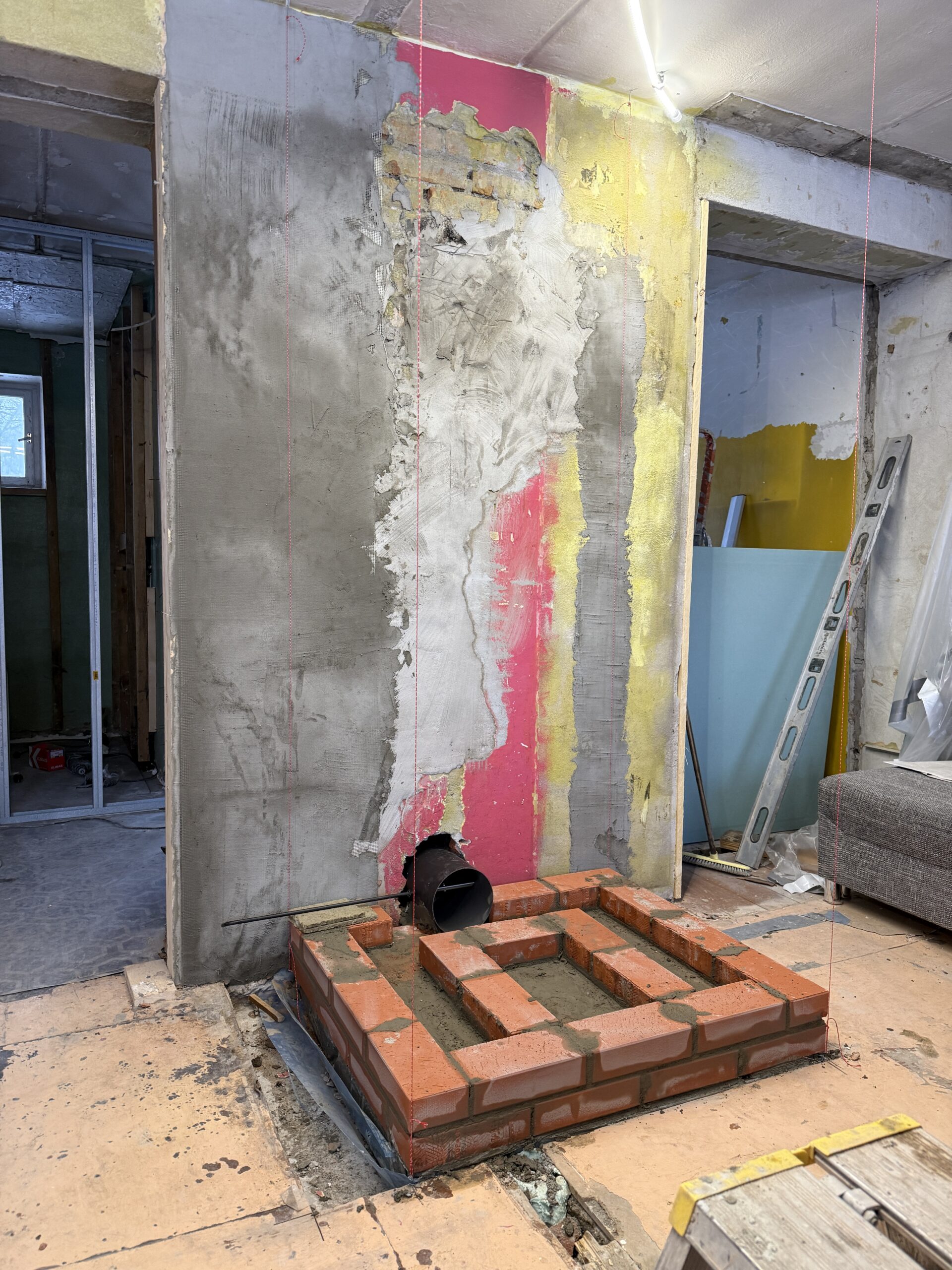 käsitööna ehitatud ahi leivaahjuga pärast ahju ehitust ja korstna renoveerimist eramajas