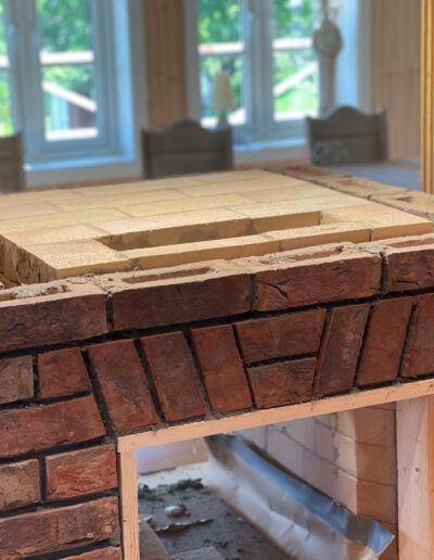 tunnelahju sisse ehitatud pizzaahi ja küpsetusahi käsitööna