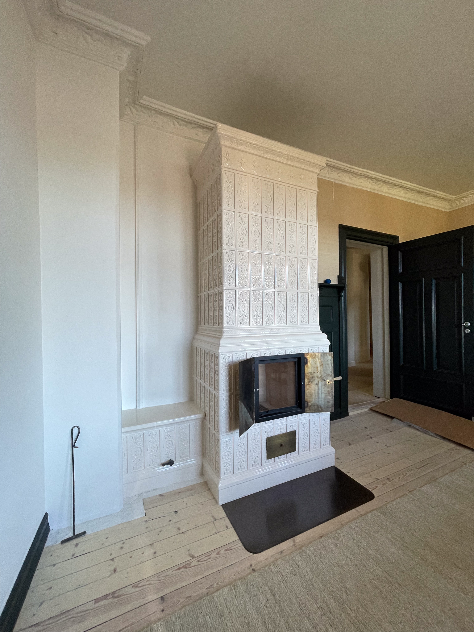 Kahhelahju ehitus koos väikese leso ja energiasäästliku koldega