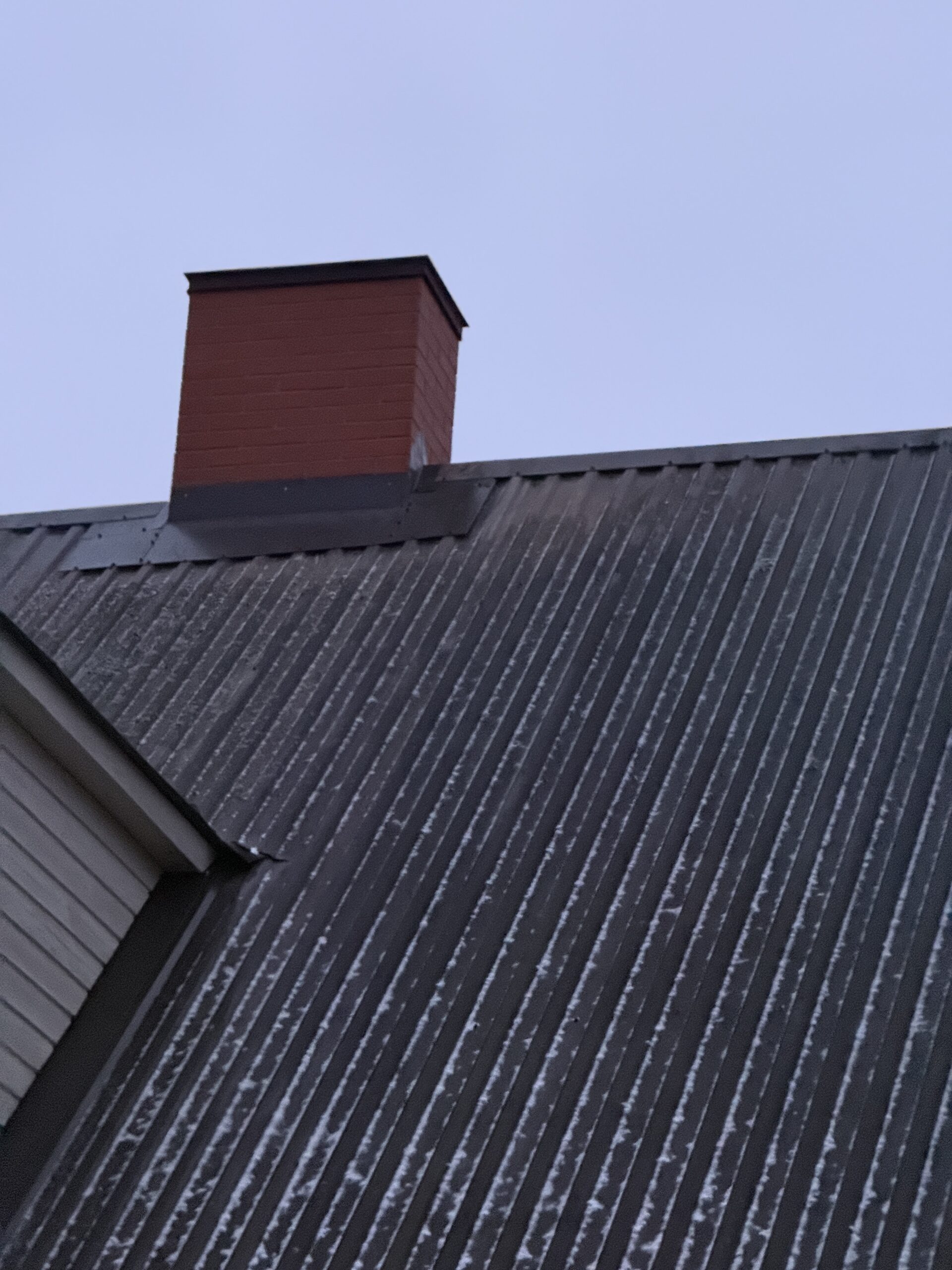 korstna ehitus raplamaal uue korstnapitsi ladumine